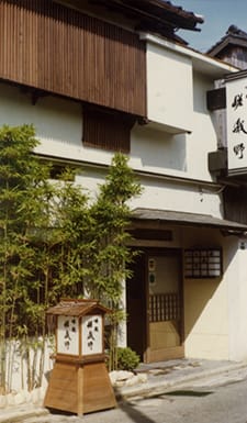 昭和44年中洲南新地清流公園前に移転
